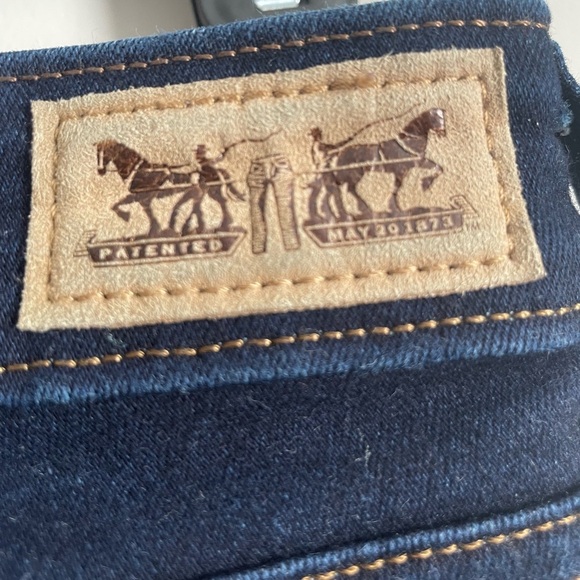 Levi Mid-Rise Skinny Dark Wash Jeans - Picture 9 of 9